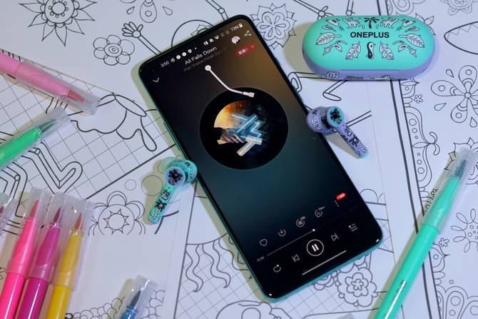 充电|用嘻哈艺术秀出仪式感：OnePlus Buds Z联名版
