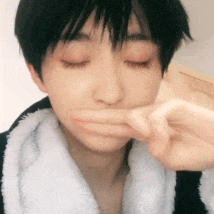 搞笑gif趣图:我要到猴年马月,才会找到那么配合的女朋友啊?