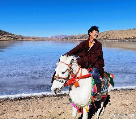 抽烟被央视批评后丁真方道歉，希望粉丝不要脱