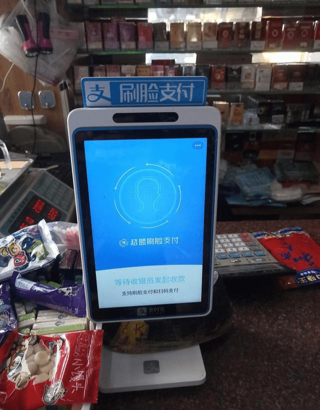 再到无感支付,在识别车牌上有相当大的建树和便利.
