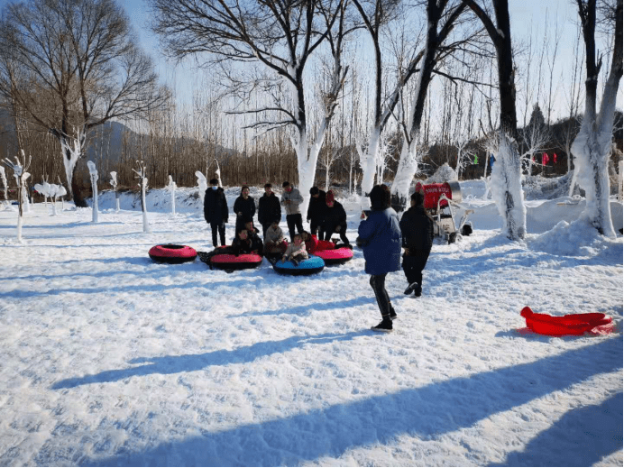 这个冬天一定要嗨玩一番的戏雪园,景梅山戏雪乐园随你选择!