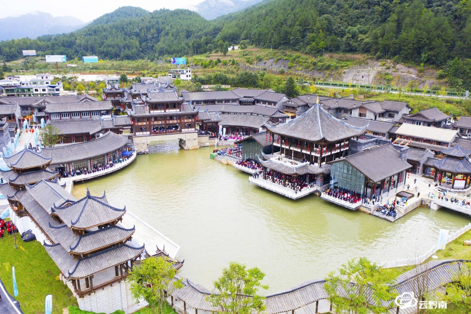 黔南2019年经济总量_黔南民族师范学院(3)
