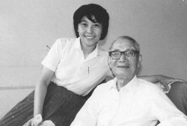 此人原配刚去世,他就把外面的妻儿接回家,6个子女至死没原谅他