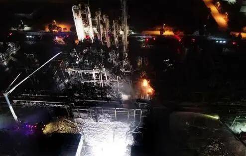 ‘kaiyun体育app下载’
突发！橡胶公司爆炸起火 轮胎原料供货受影响(图1)