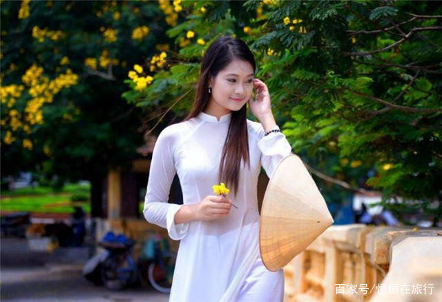 越南姑娘来中国旅游，在大街上逛一圈后感慨：中国人这么穷？