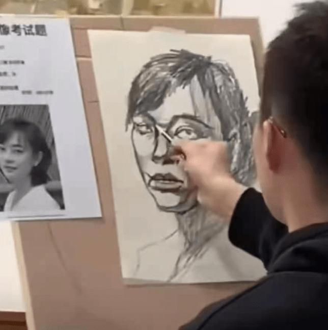 原创当美术生学渣开始画明星,画风变得清奇,老师:确定不是黑粉?