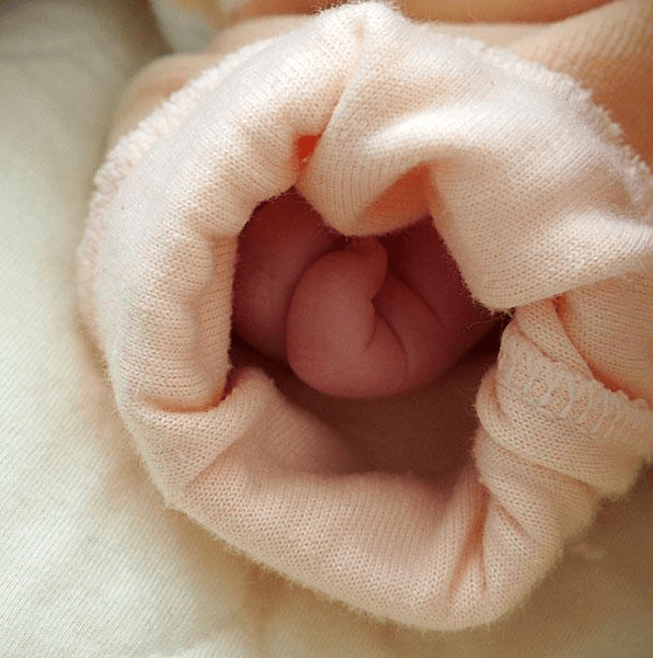 几个月宝宝会用手揉眼睛 86e64f9932d340f6a494fe1d0109322a.png