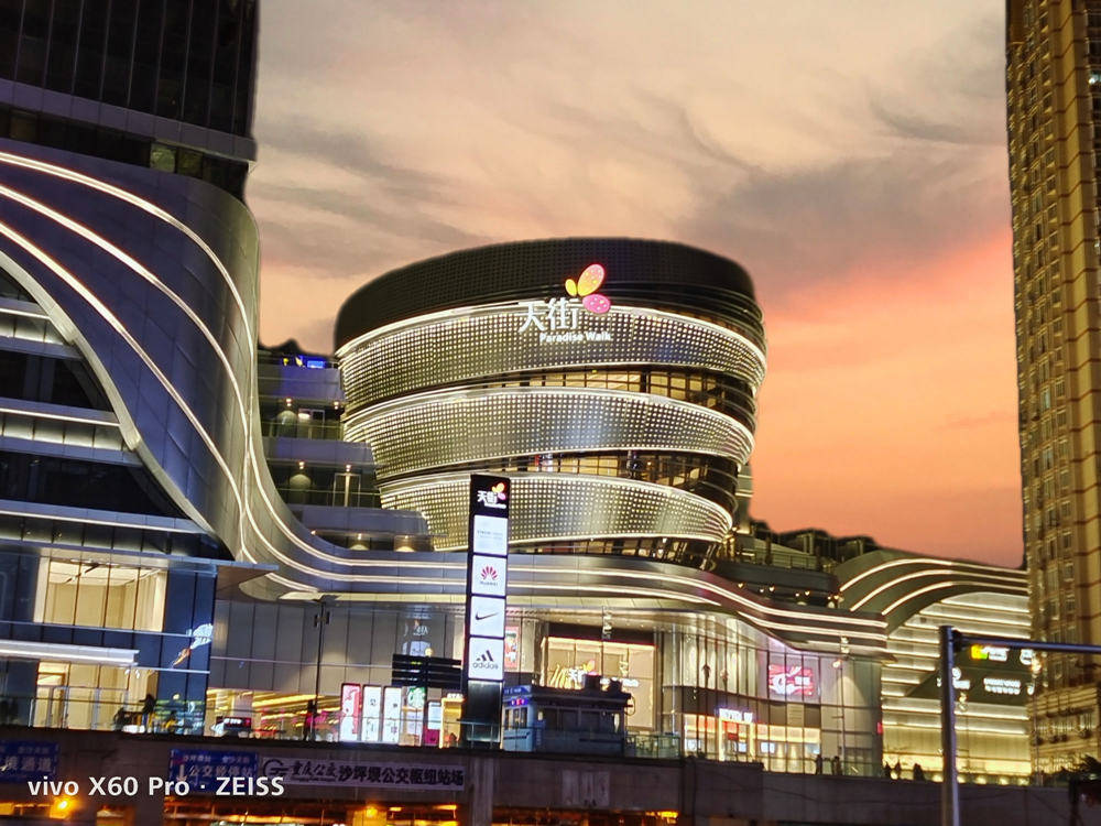 人物|包教包会！手机AI抠图轻松让你家拍照片背景秒变迪士尼城堡