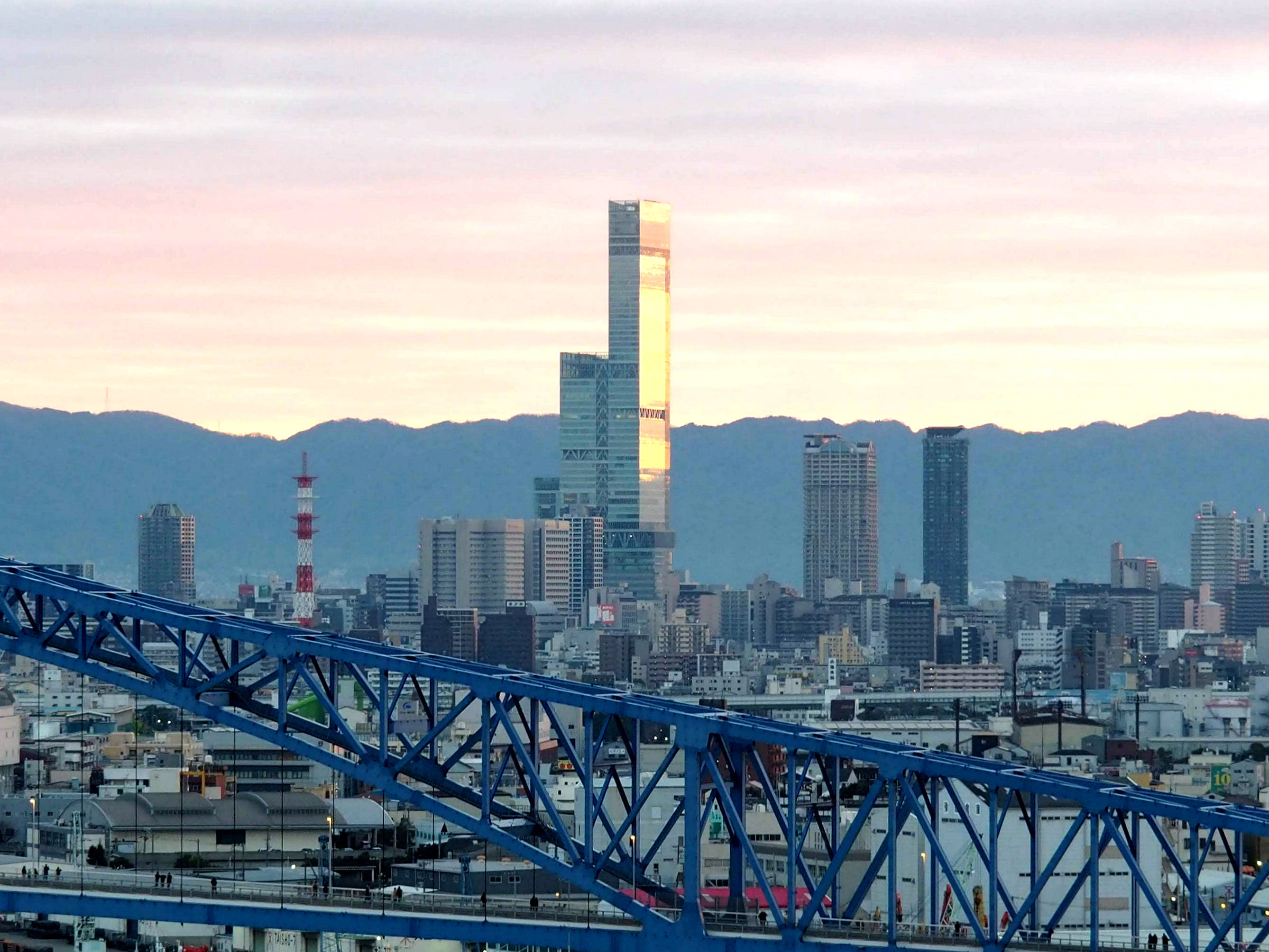 日本第一高楼，高度仅300米，亮点十足