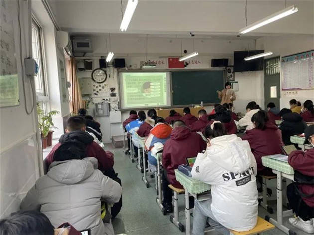 英迪国际学校到访郑州市第二十六中学开展12xue智慧课堂观摩研讨