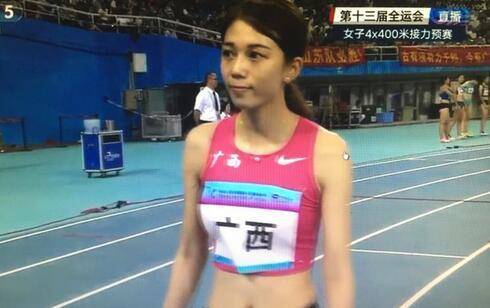 最美田径女神,凭借颜值和身材在网上走红,大腿纹身引人遐想