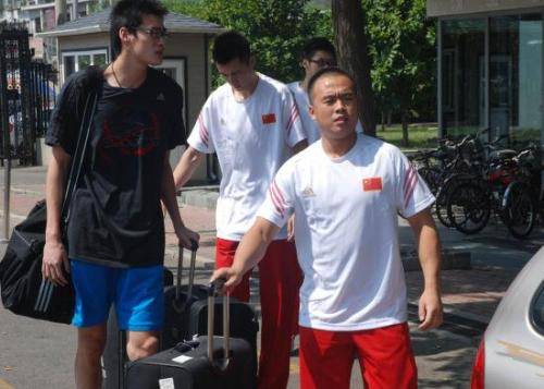 原创中国男排上午特殊球员,16岁联系排球,如今成为辽宁男排的助理教练