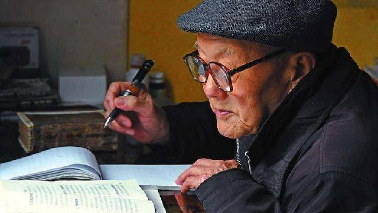 四川老人隐居60年,95岁录信息时,暴露真实身份,他是谁?_张良荣