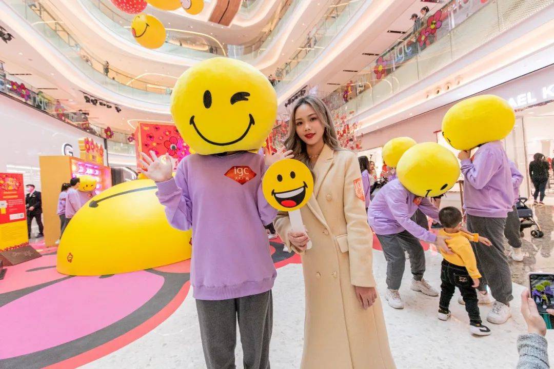 表情包smileyworld惊现天汇广场igc5米高的巨型扭蛋塔超酷