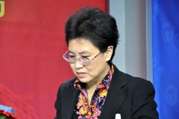 首次披露!在新疆工作超30年女"老虎,敛财首站是在他的手下