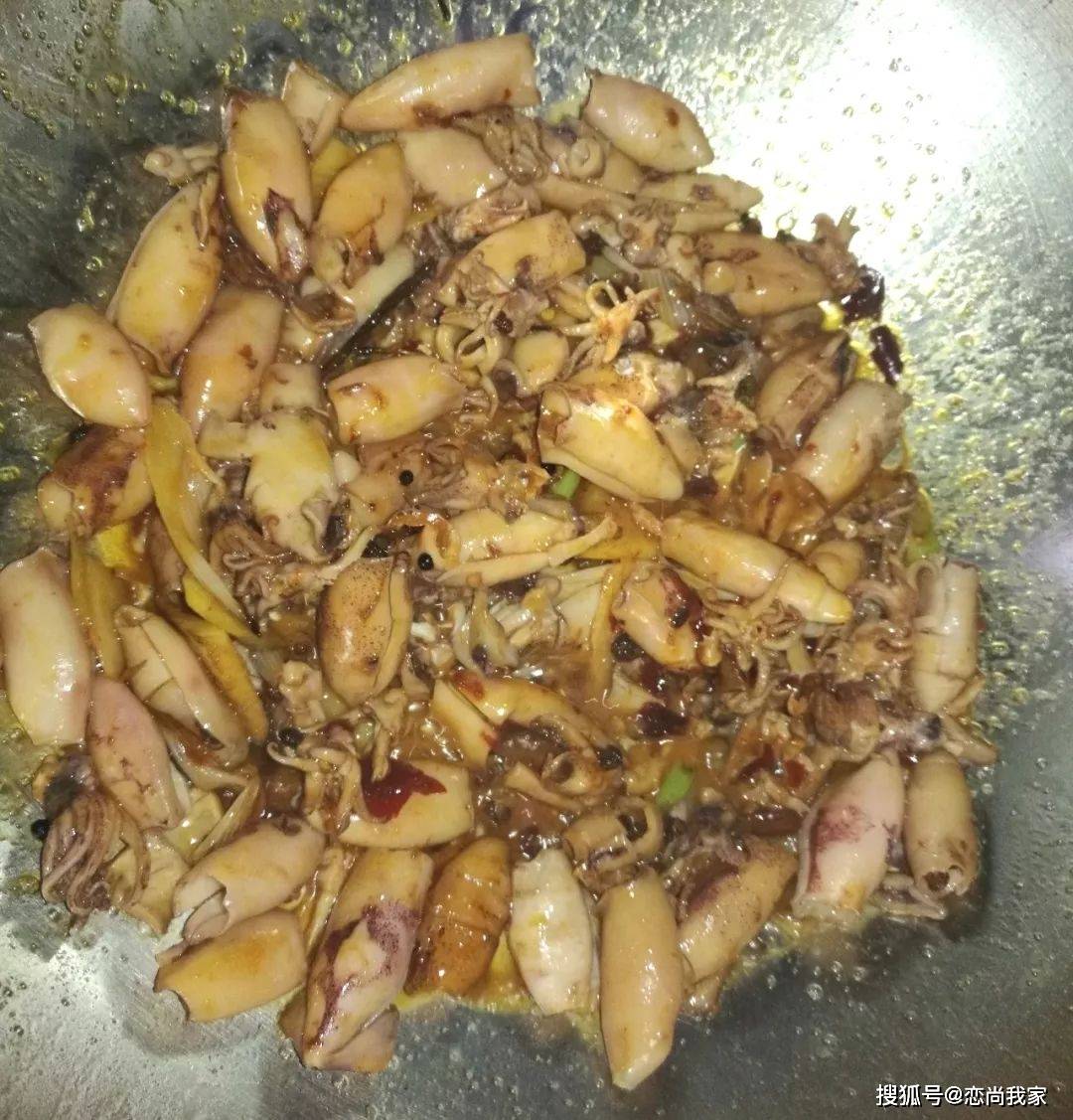 2,干籽乌用清水泡4小时以上,去肉脏清洗干净.