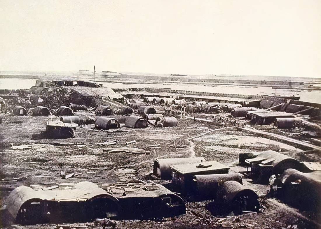 1860年第二次鸦片战争时后的大沽口炮台 图源:费利斯·比托