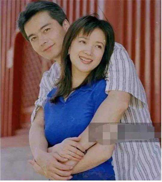 风流的许亚军四婚三离,为娶何晴气病妻子,如今四婚娶小12岁娇妻