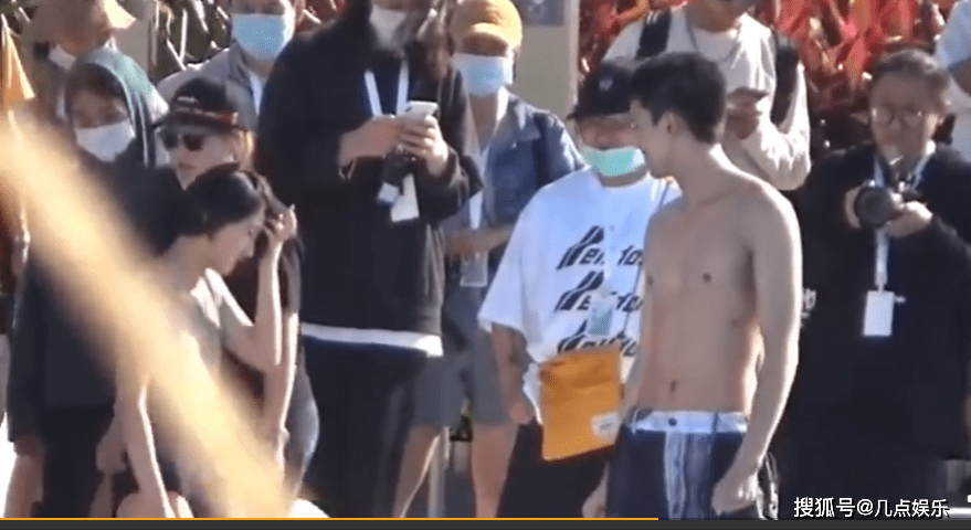 吴磊与张子枫再度合作cp感十足,两人泳池互动身材很抢镜