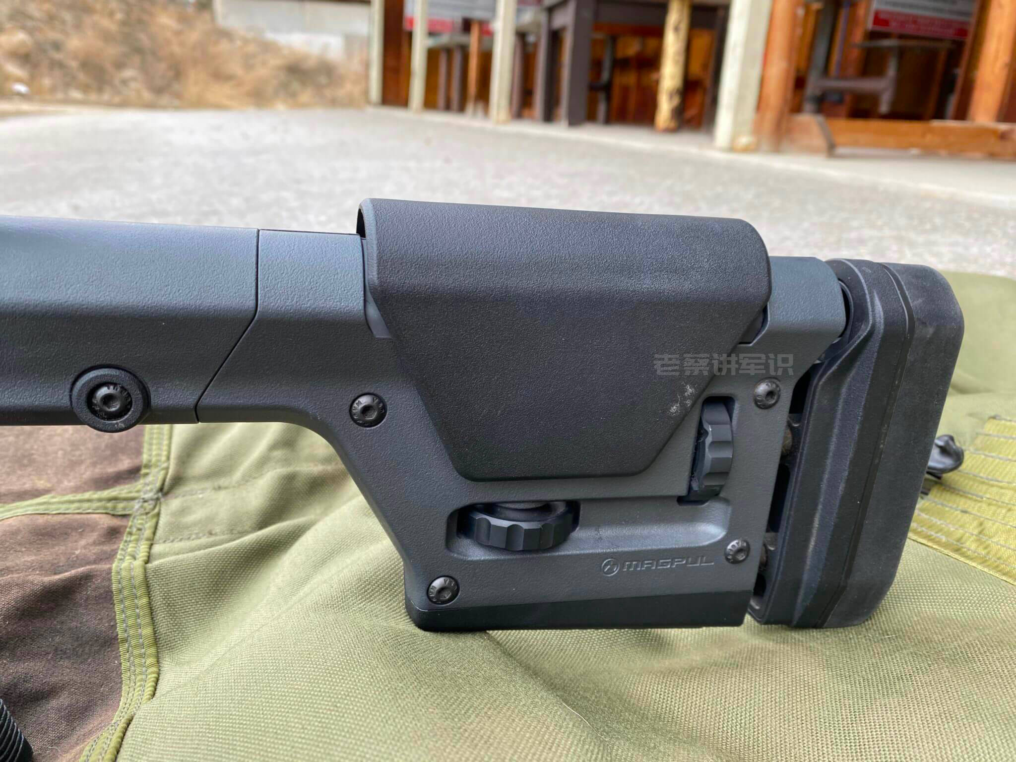 枪托采用magpul prs gen3免工具可调的固定式枪托,可免工具调节枪托