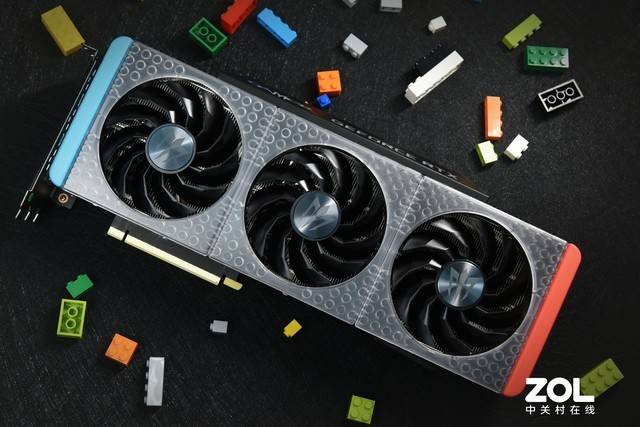 在众多rtx 30系列显卡中,影驰geforce rtx 3090 gamer oc显卡的设计