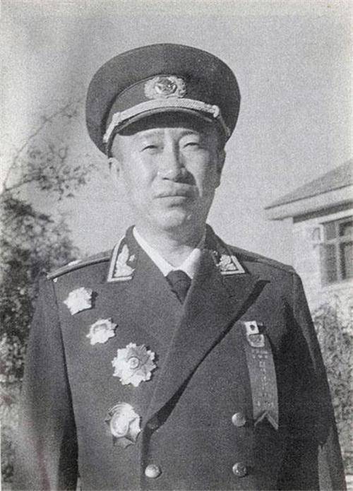 在55年的颁奖典礼上谁是第一元帅将军上将中将和少将