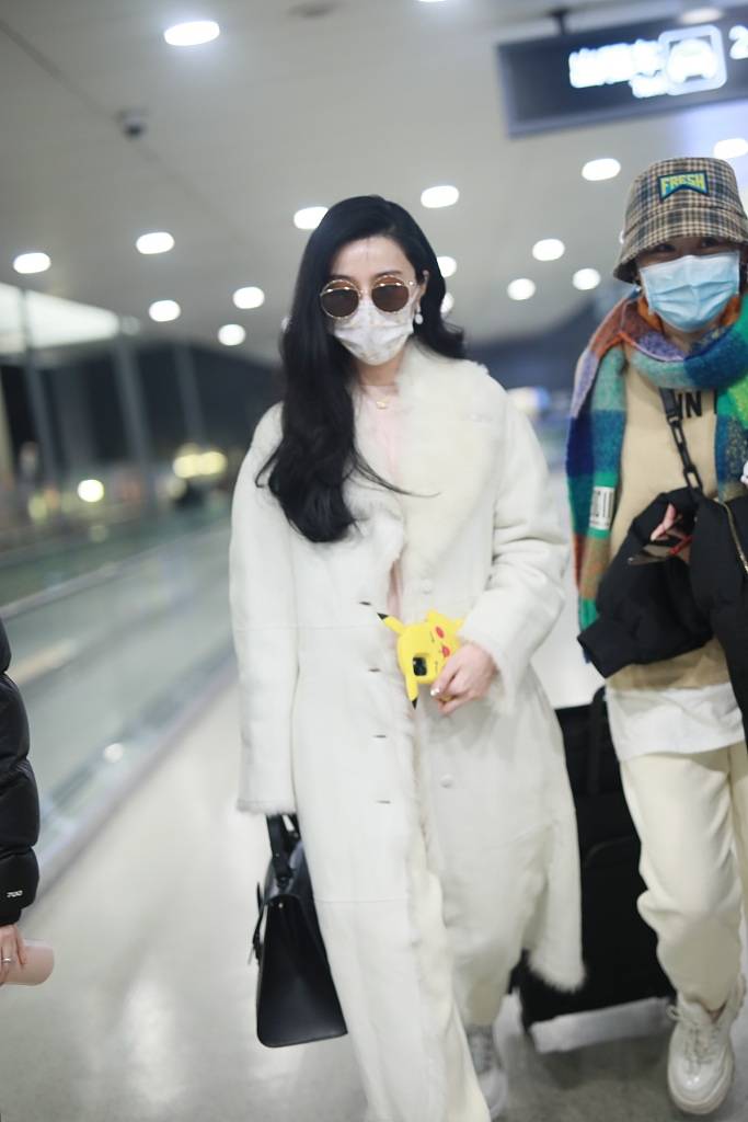 范冰冰2021年照片,范冰冰2020年 1/ 12 搜狐娱乐讯 (视觉中国/图)2021年1月28日,范冰冰亮相机场,她戴