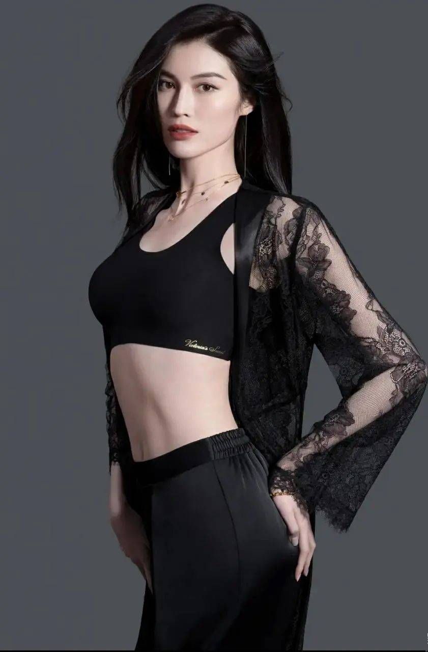 睡衣怎么穿又美又舒适何穗杨幂周冬雨三大美人教你技巧
