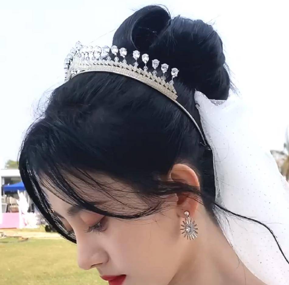 原创鞠婧祎婚纱造型出炉,气质清冷,生图却暴露26岁真实皮肤状态