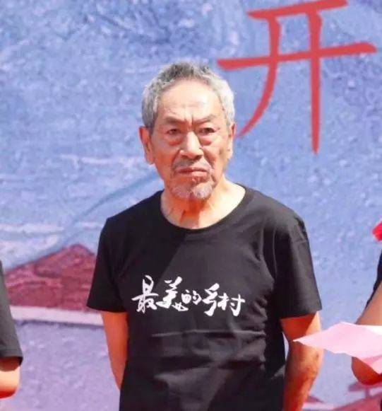 73岁老戏骨王奎荣,娶小37岁小娇妻遭非议,如今一家四口好幸福_生活