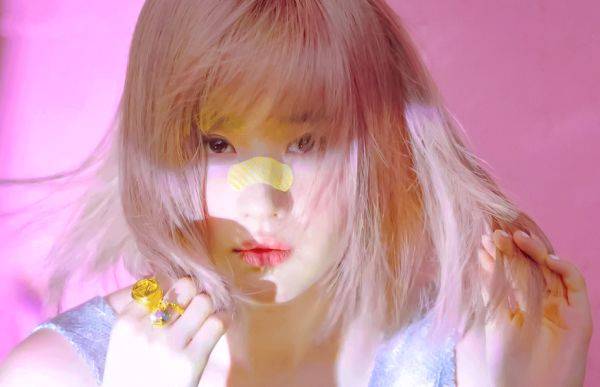 看起来鬼马有灵气,宛如是二次元漫画中出来的美少女