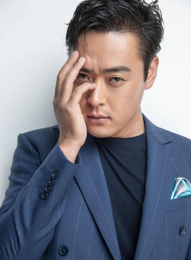《觉醒年代》首播,于和伟成关注焦点,张桐备受期待