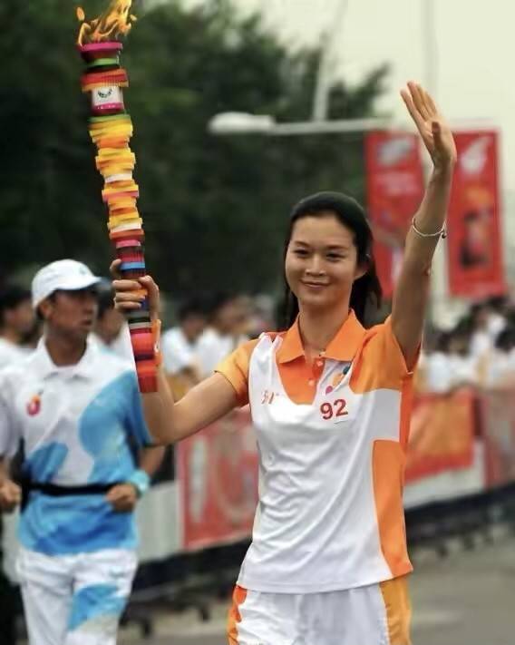 从选美小姐摇身变中国女舰长,韦慧晓人生精彩,真实版女性楷模