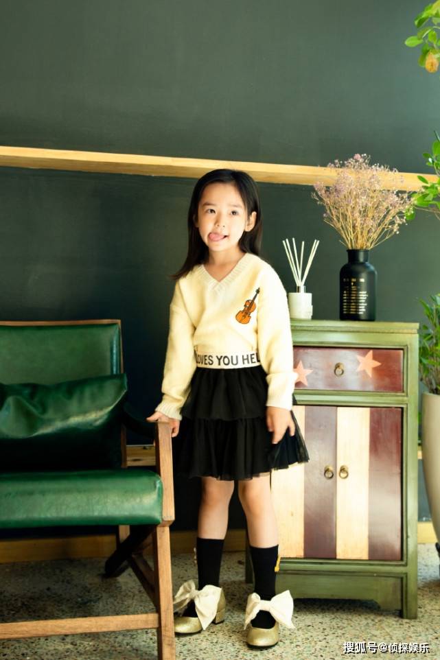 女儿写真被赞有明星范,妈妈董璇回复:快