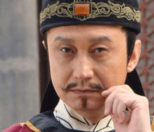 他一个分别饰演了沙尔汗,亚喀,塞班,沙伯略,假忠节,真忠节6个角色.