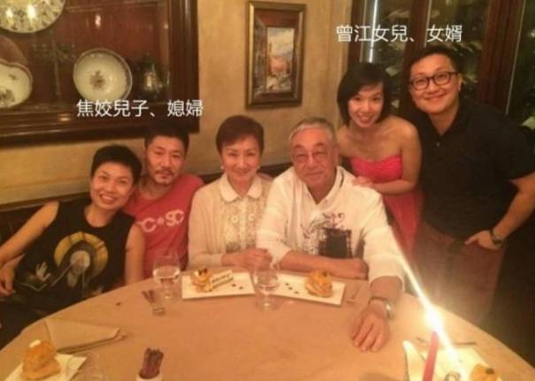 86岁曾江晒家庭照,获第三任妻子与外甥女陪伴,和子女关系疏离