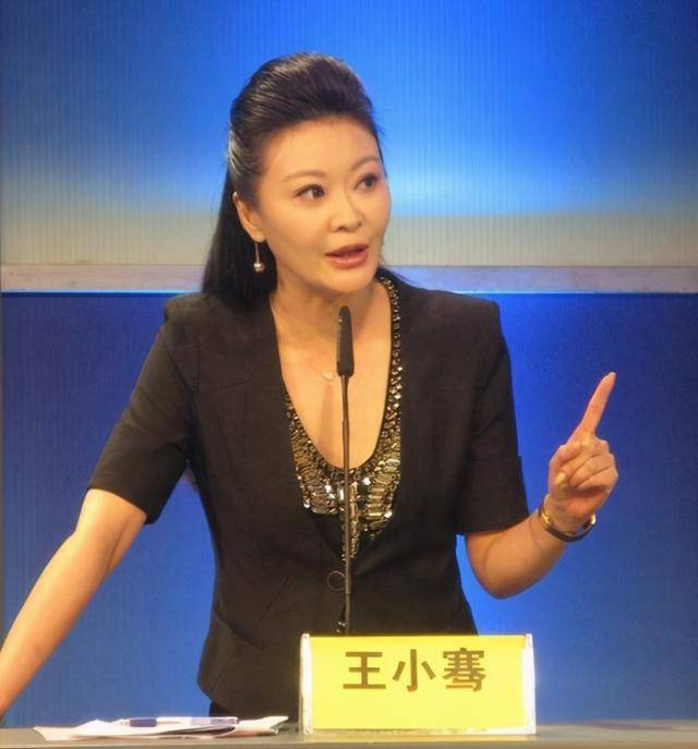 央视著名女主持,婚后10年丁克,不料40岁怀孕,今家庭幸福