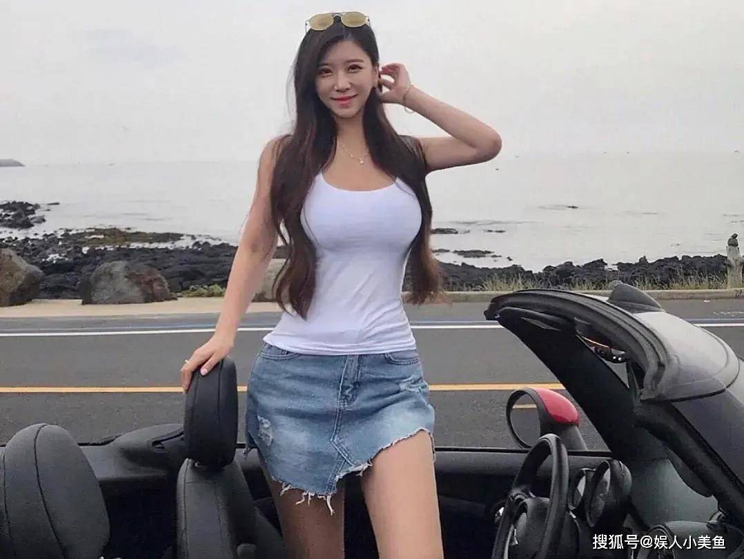 让她的身材在高挑的基础上,更加的凹凸有致,前凸后翘