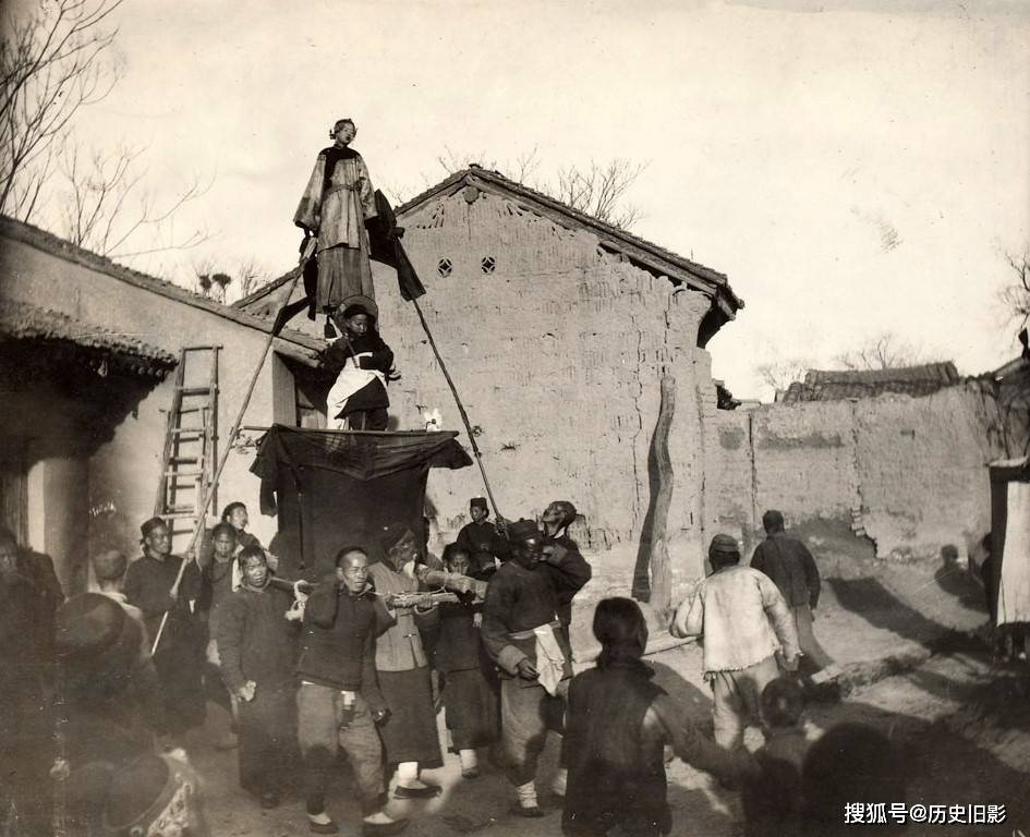 1914年山西蒲州老照片,山西蒲州古城门与破旧寺庙