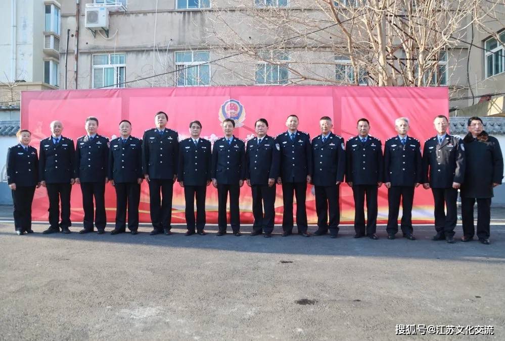 滨海县公安局:举行民警光荣退休仪式