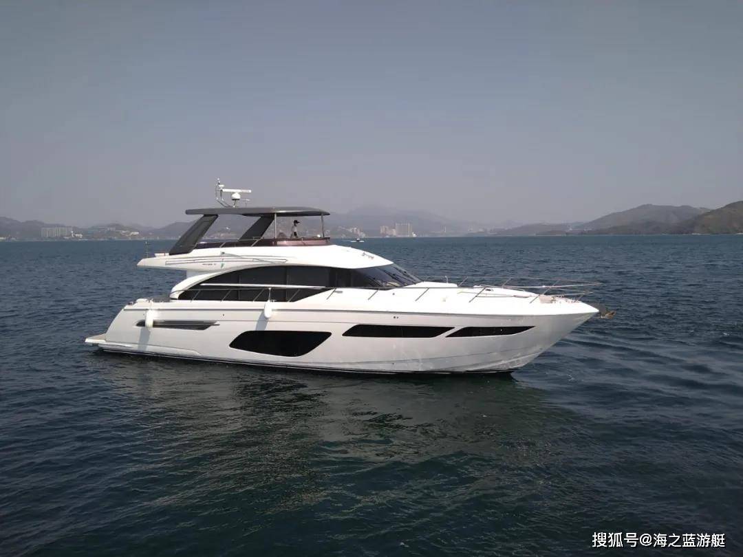 公主f45,小型飞桥游艇巅峰之作公主f45游艇拥有宽敞的飞桥空间和巧妙