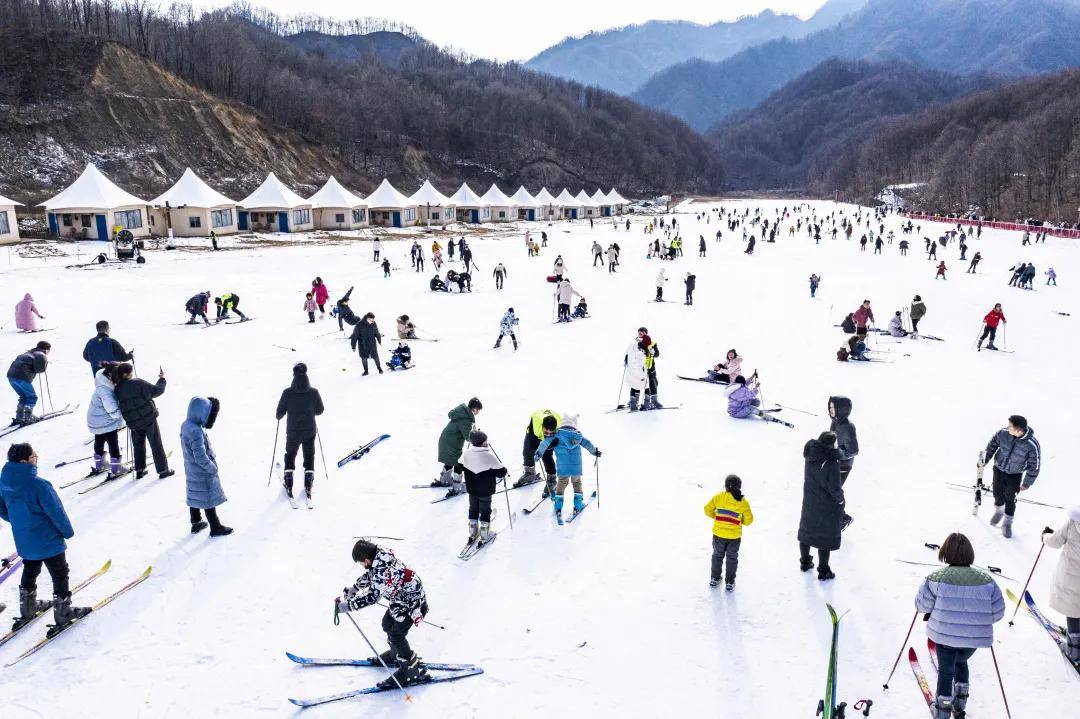 西峡老界岭滑雪场过年不打烊!