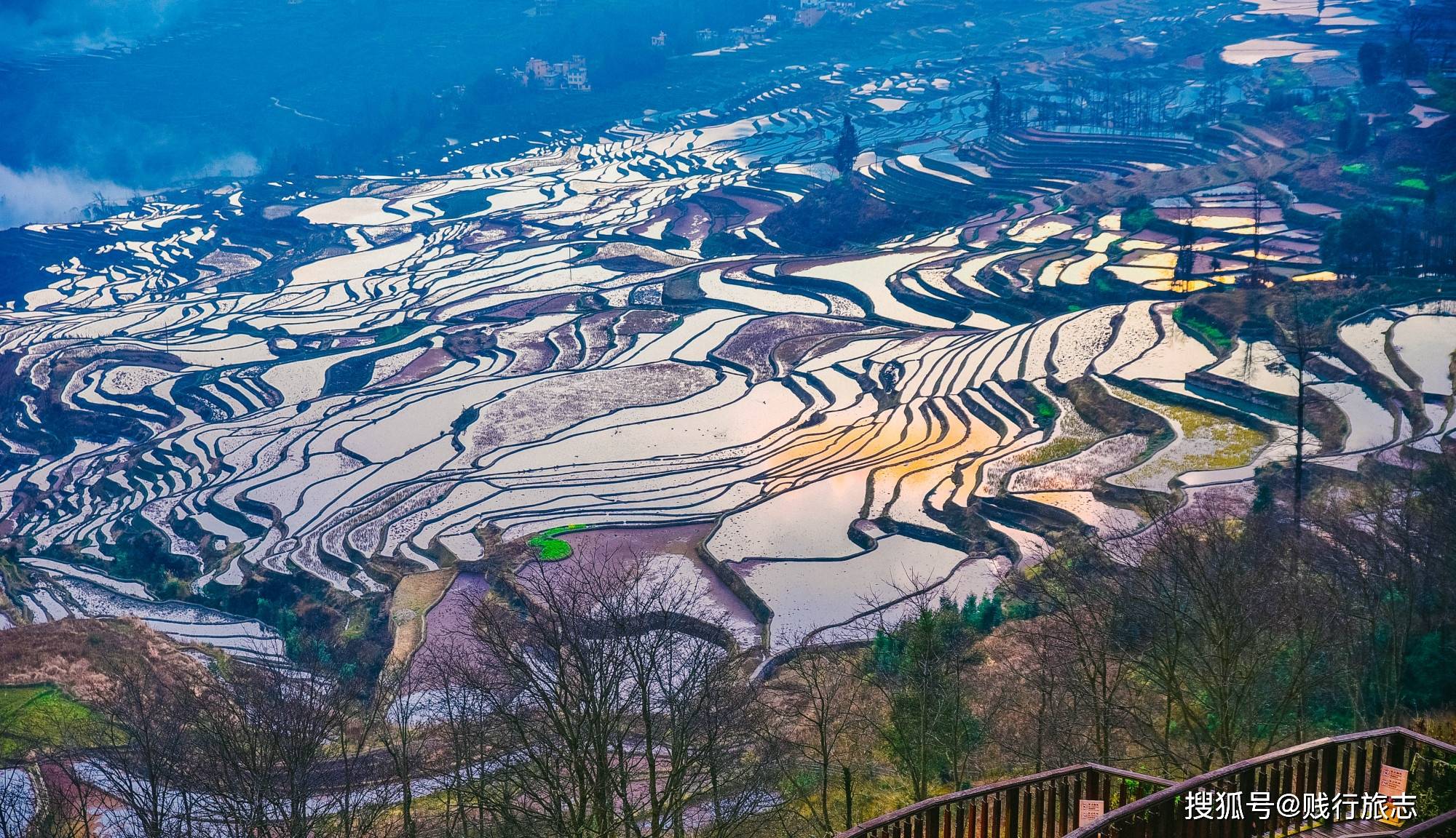 中国最大梯田3700多阶的梯田像直插云海的天梯游客第一次见