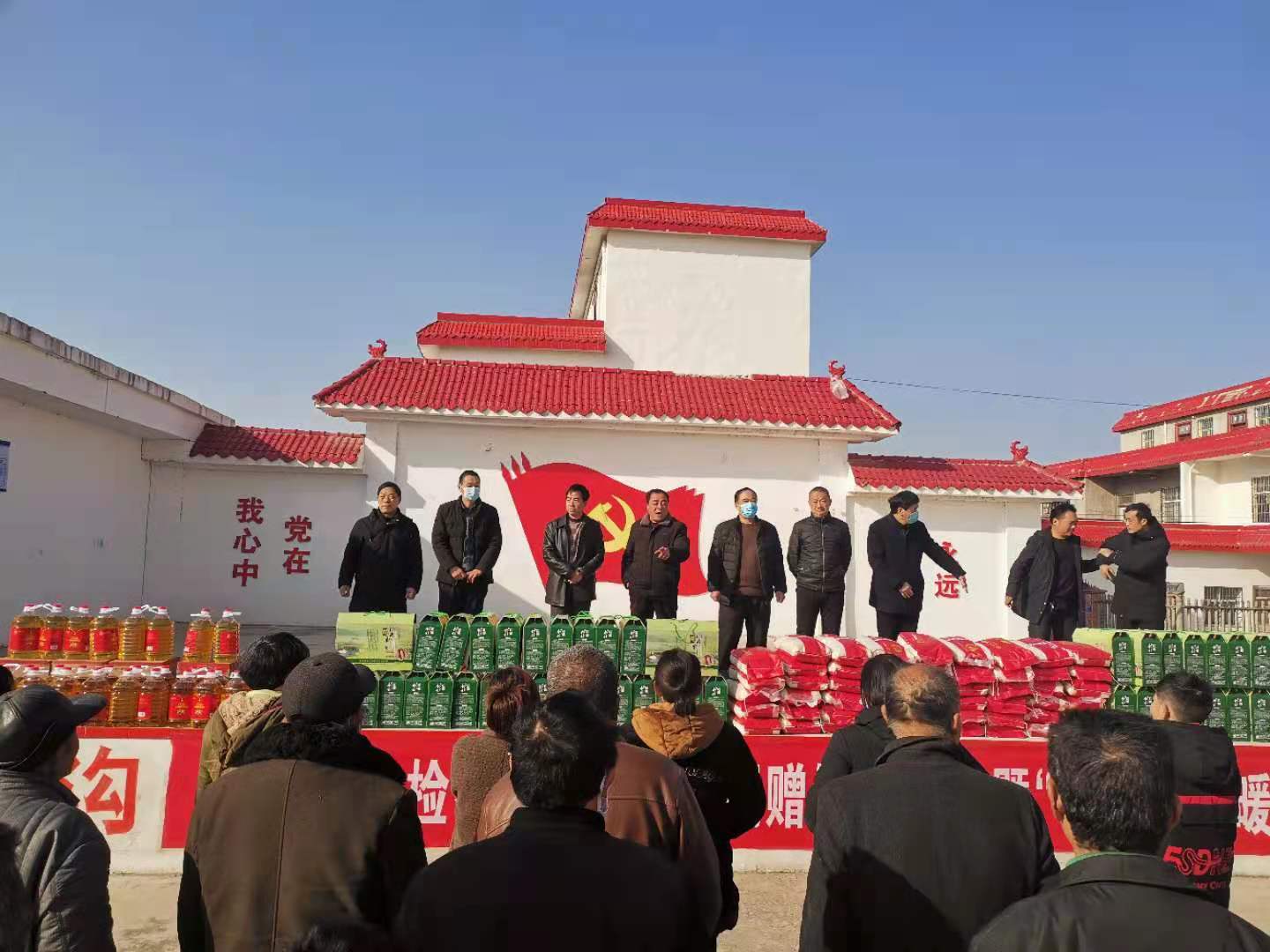 河南省内乡县瓦亭镇各帮扶单位开展慰问脱贫贫困户活动