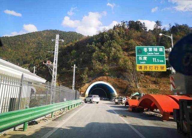 保山移动20小时率先抢通云南最长的高速公路隧道信号