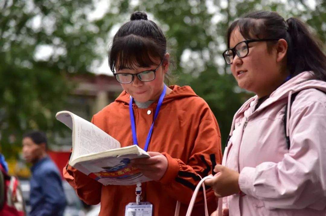 如果你因为考试成绩第一名,被老师点名表扬或者让你上台分享学习经验