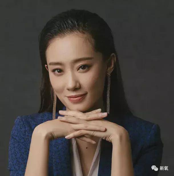 表演专业的喜剧小品女演员,一跃成为85花最争光电影女