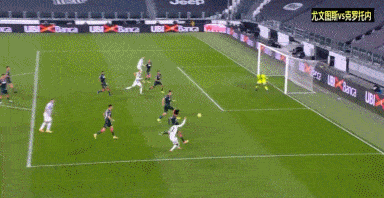 第28分钟,基耶萨禁区右肋横传,c罗小禁区右脚推射偏出,错失破门良机.