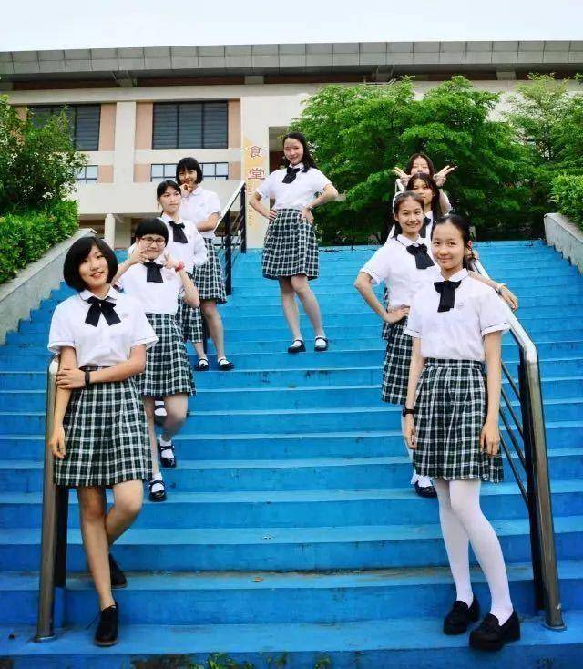 原创为什么贵族学校的女生校服是"短裙"?普通学校却是长裤?要懂得