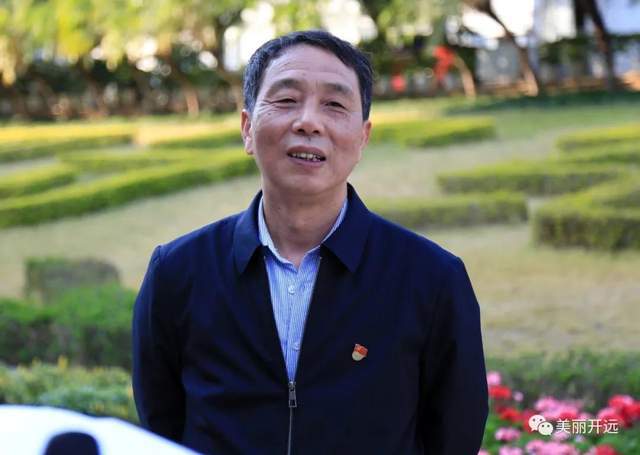 开远一中党委书记,校长李湘跃介绍,学校党委明确"为党育人,为国育才"